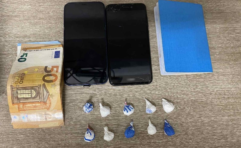 Τον έπιασαν με τη κοκαΐνη έτοιμη μικρές συσκευασίες