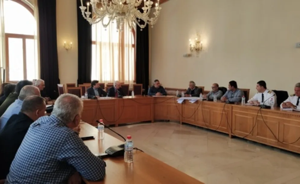 Σύσκεψη για την στάθμευση στην Πλατεία 18 Άγγλων – Περισσότερη αστυνόμευση στο σημείο