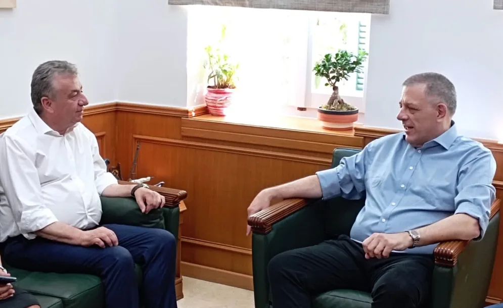 Αρναουτάκης-Ταχιάος