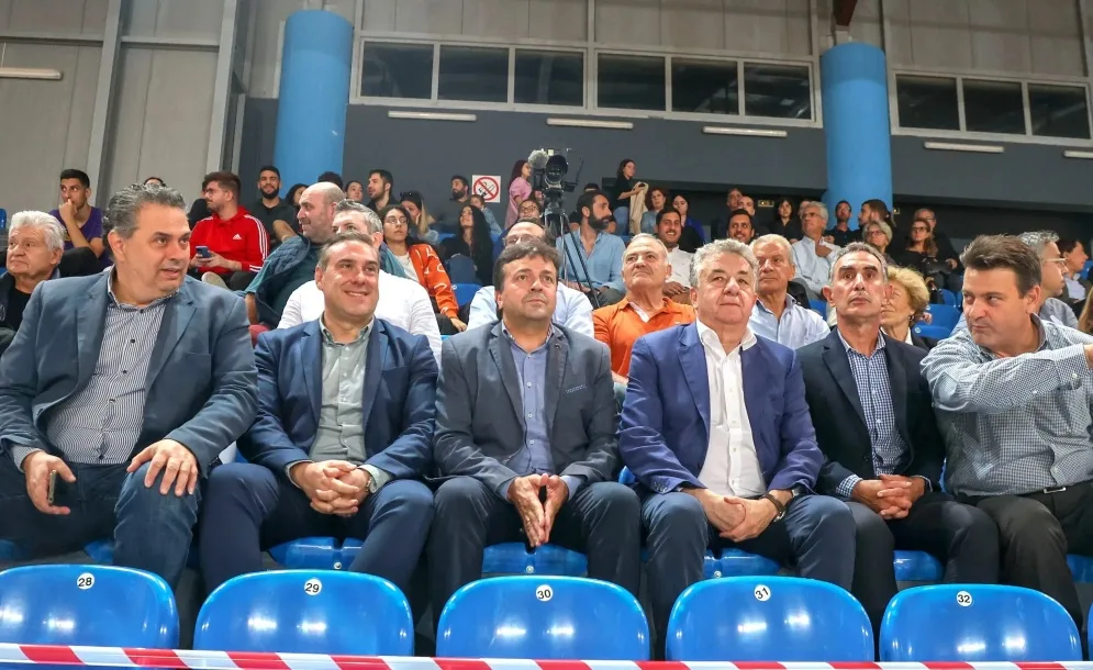 Παραδόθηκε στους αθλητές το πλήρως ανακαινισμένο από την Περιφέρεια Κρήτης αθλητικό κέντρο” Μάρκος Καραναστάσης”του ΕΛΜΕΠΑ.
