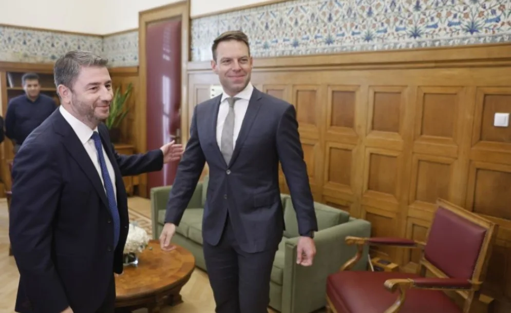 Συνάντηση Κασσελάκη -Ανδρουλάκη στη Βουλή