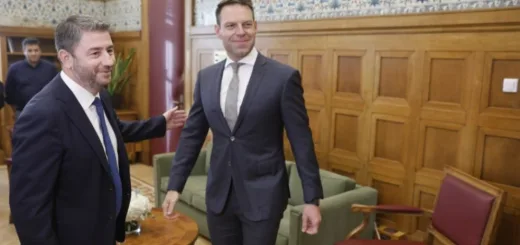 Συνάντηση Κασσελάκη -Ανδρουλάκη στη Βουλή