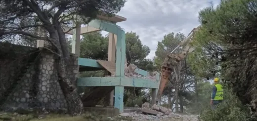 Από την Αττική ξεκίνησε το μεγάλο πρόγραμμα κατεδαφίσεων αυθαιρέτων