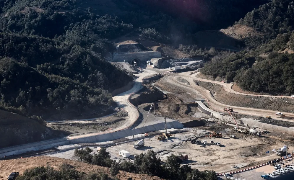 Ο σταθμός αντλησιοταμίευσης στην Αμφιλοχία θα έχει συνολική ισχύ 680 MW και τη δυνατότητα να παράγει περισσότερες από 800 γιγαβατώρες πράσινης ενέργειας