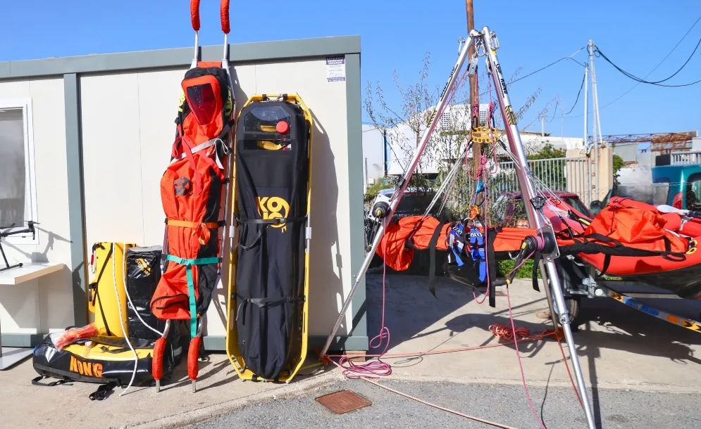 Παραδόθηκε διασωστικός εξοπλισμός αξίας 500.000 ευρώ στην ΕΜΑΚ