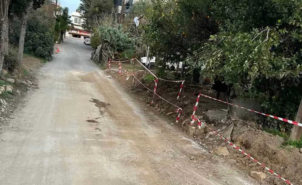 Απομάκρυναν το ετοιμόρροπο τοιχίο