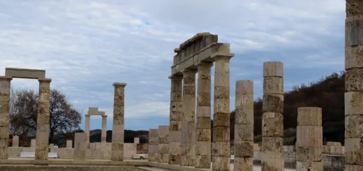 Το αναστηλωμένο και αποκατεστημένο ανάκτορο του Φιλίππου Β΄ της Μακεδονίας, στις Αιγές