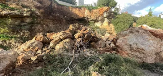 Η έντονη βροχόπτωση προκάλεσε κατολίσθηση στο Μακρύ Γιαλό