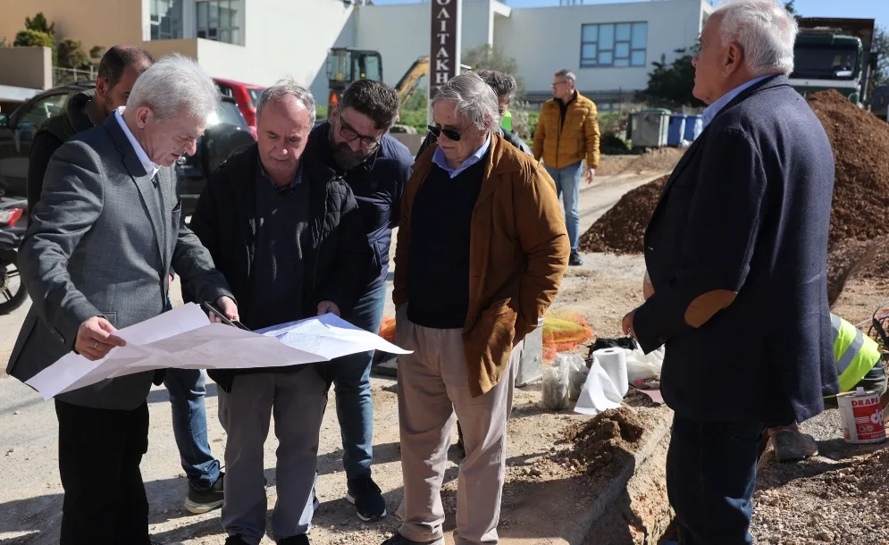 Αυτοψία στο έργο της αντικατάστασης των δικτύων ύδρευσης στα Δειλινά ο Δήμαρχος