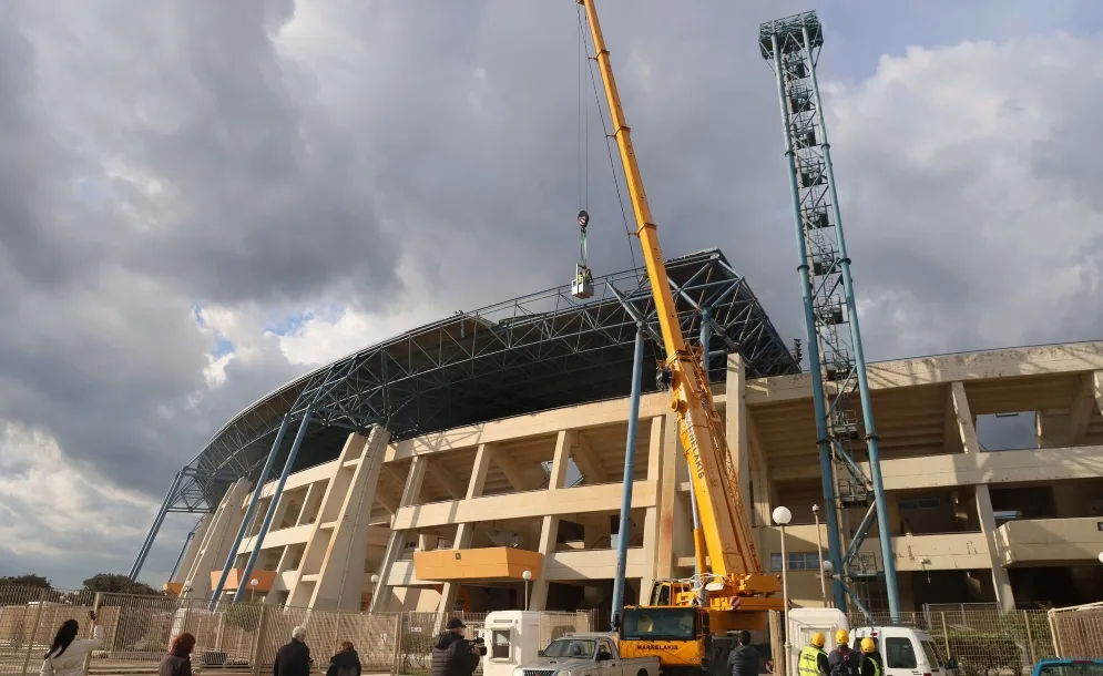 Νέα αυτοψία του Δημάρχου Ηρακλείου Αλέξη Καλοκαιρινού στο Παγκρήτιο Στάδιο για τις εργασίες αποκατάστασης των ζημιών