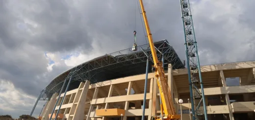 Νέα αυτοψία του Δημάρχου Ηρακλείου Αλέξη Καλοκαιρινού στο Παγκρήτιο Στάδιο για τις εργασίες αποκατάστασης των ζημιών