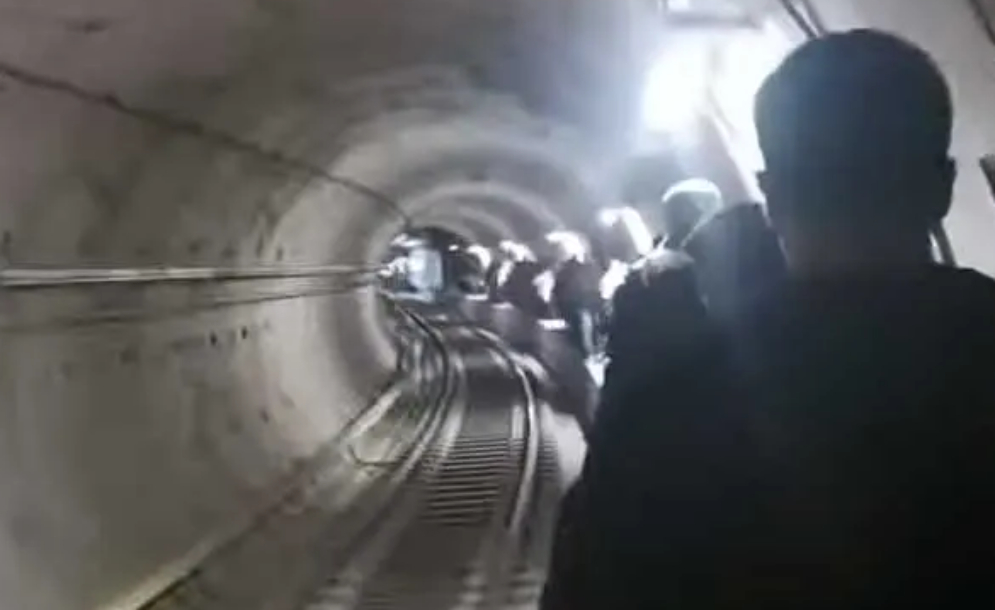 Θεσσαλονίκη: Συρμός του Μετρό ακινητοποιήθηκε και οι επιβάτες περπάτησαν στη σήραγγα