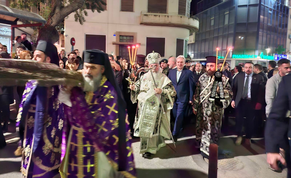 Πλήθος κόσμου στο κέντρο του Ηρακλείου για την περιφορά των Επιταφίων